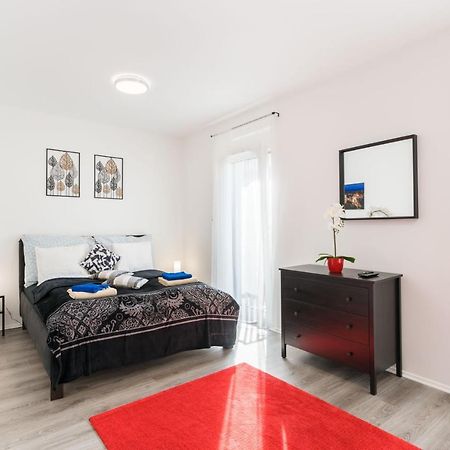 New Blue Danube Apartment With Balcony And Parking 부다페스트 외부 사진