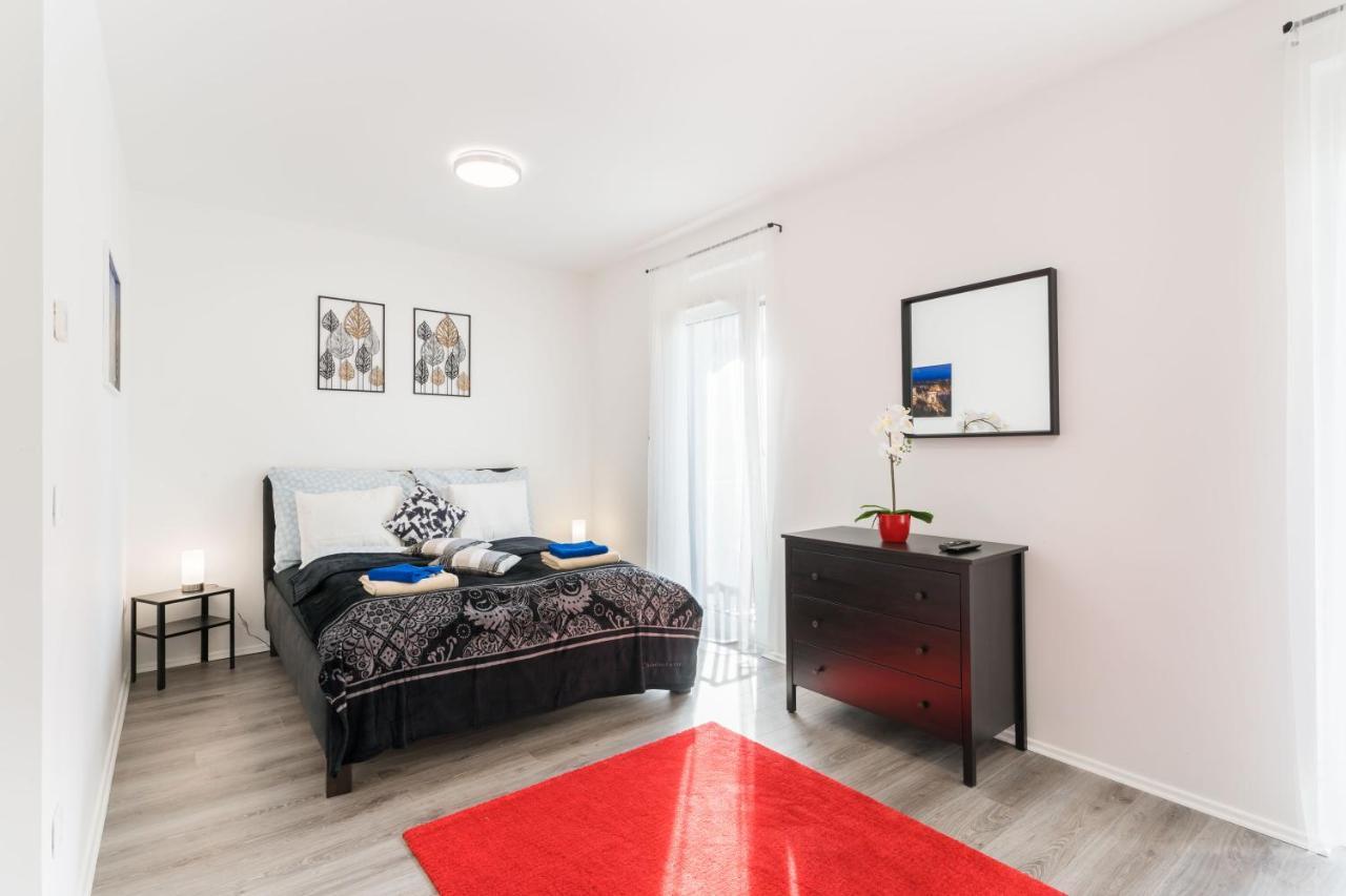 New Blue Danube Apartment With Balcony And Parking 부다페스트 외부 사진