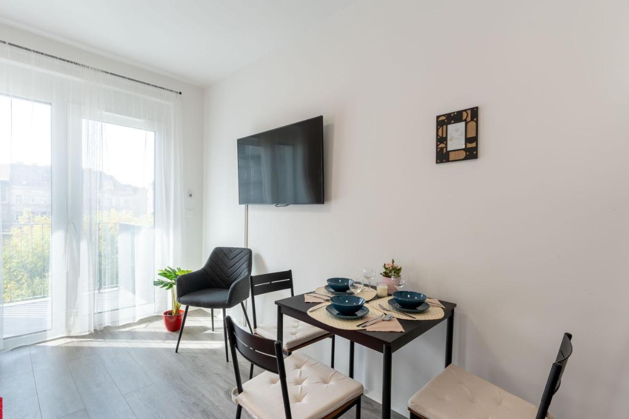 New Blue Danube Apartment With Balcony And Parking 부다페스트 외부 사진
