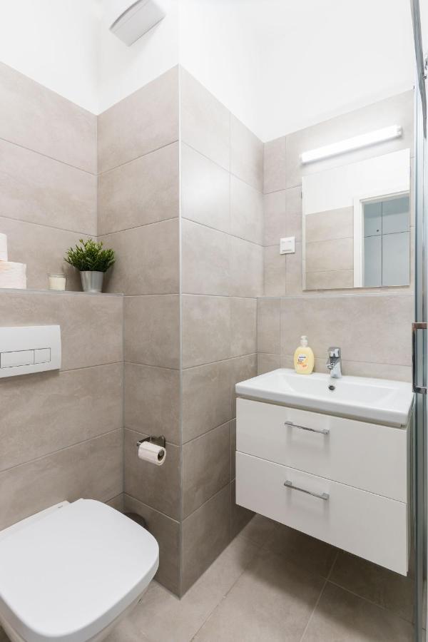New Blue Danube Apartment With Balcony And Parking 부다페스트 외부 사진
