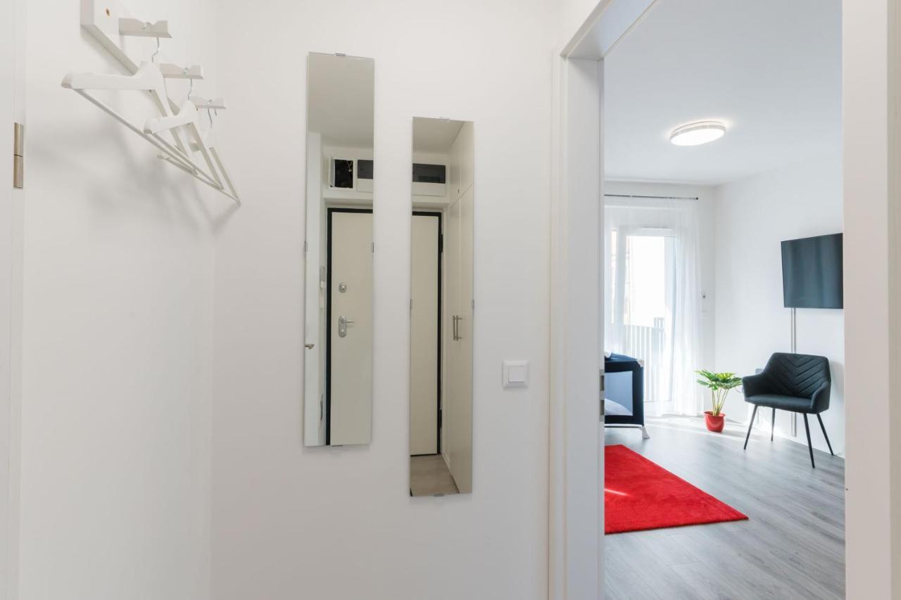 New Blue Danube Apartment With Balcony And Parking 부다페스트 외부 사진