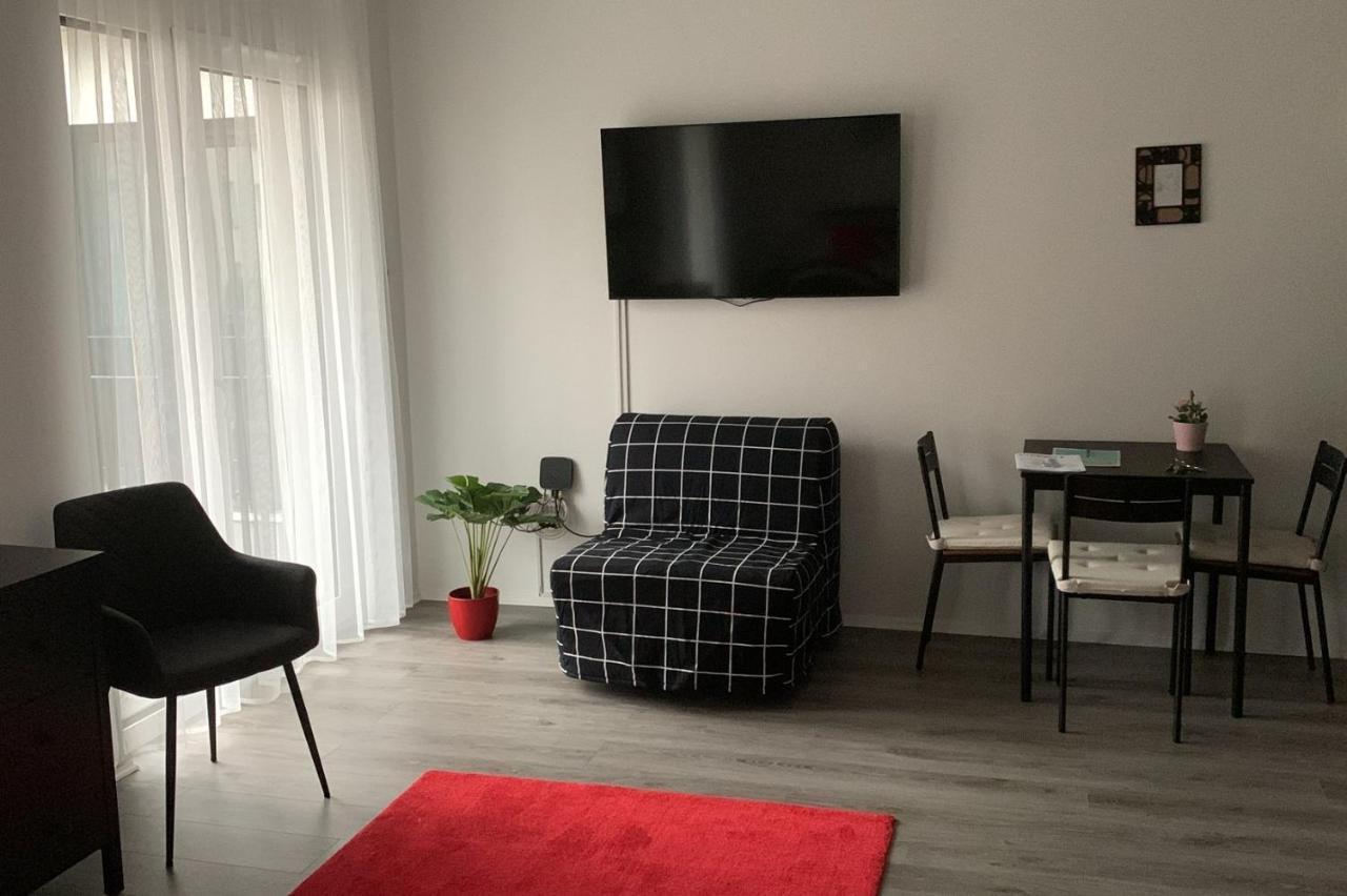 New Blue Danube Apartment With Balcony And Parking 부다페스트 외부 사진