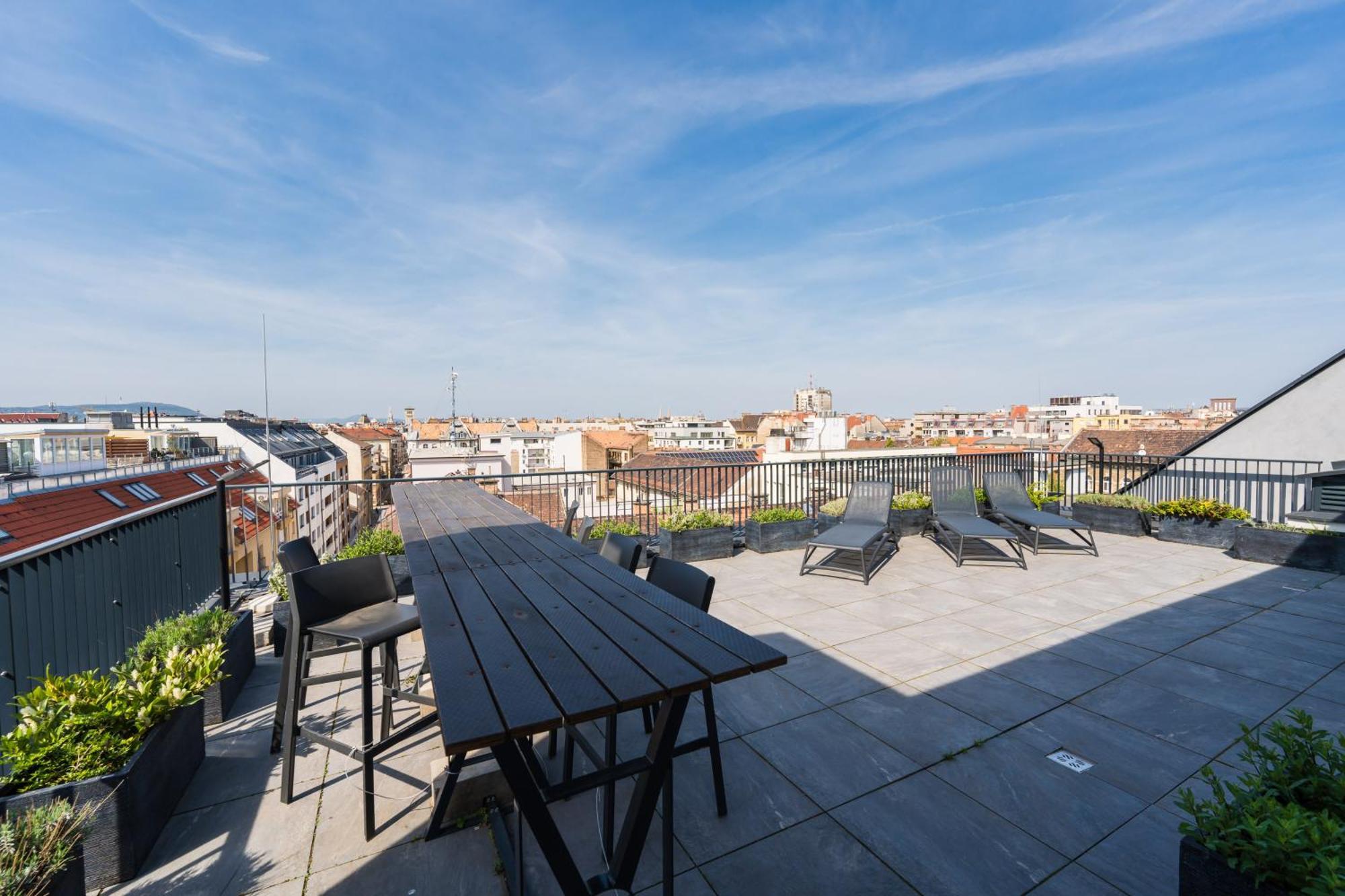 New Blue Danube Apartment With Balcony And Parking 부다페스트 외부 사진