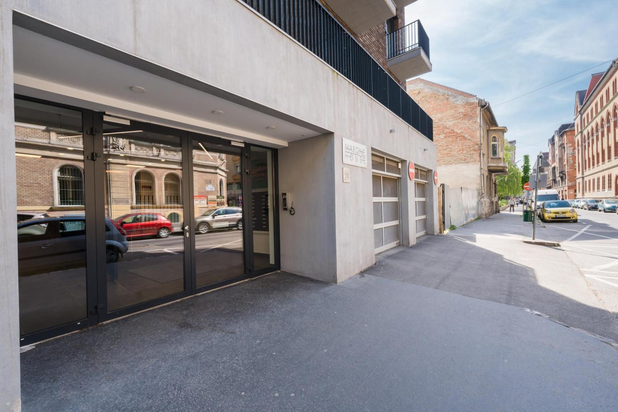 New Blue Danube Apartment With Balcony And Parking 부다페스트 외부 사진