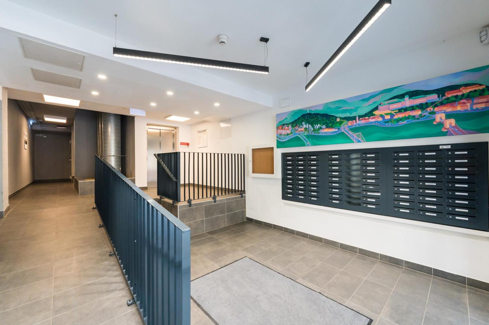 New Blue Danube Apartment With Balcony And Parking 부다페스트 외부 사진
