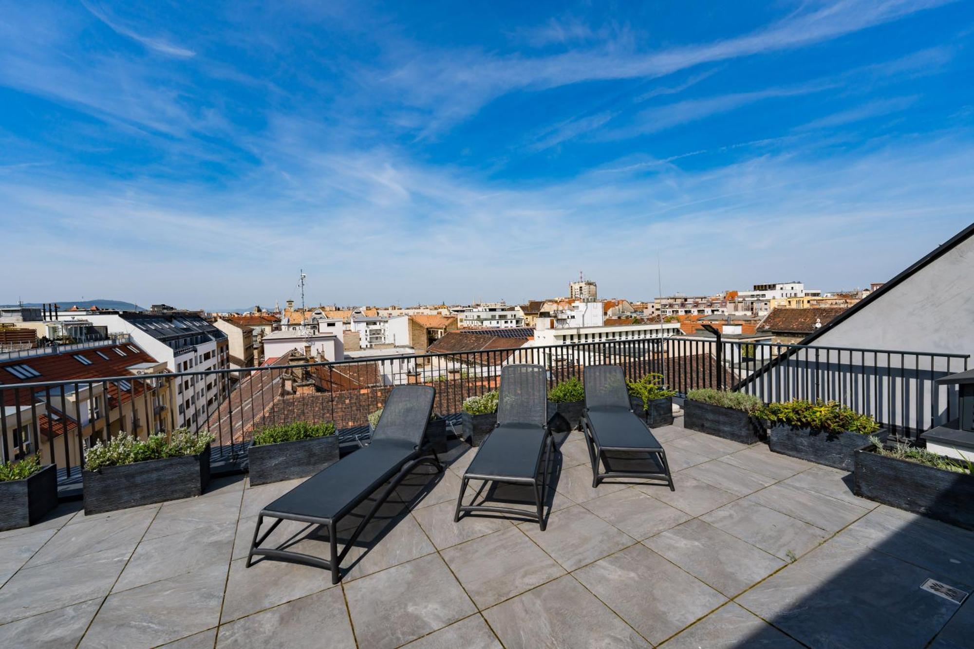 New Blue Danube Apartment With Balcony And Parking 부다페스트 외부 사진